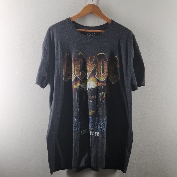 Vintage AC/DC Men's (Size XL/Black & Gray) World Tour 1981-82 T-Shirt - Picture 1 of 5